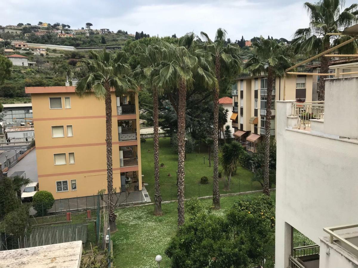 Il Giglio Apartment Bordighera Bagian luar foto